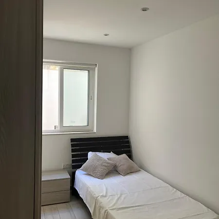 Privatunterkunft Main With Private Bathroom