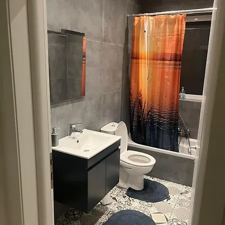 Main With Private Bathroom Is-Swieqi