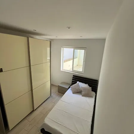 Main With Private Bathroom * Is-Swieqi